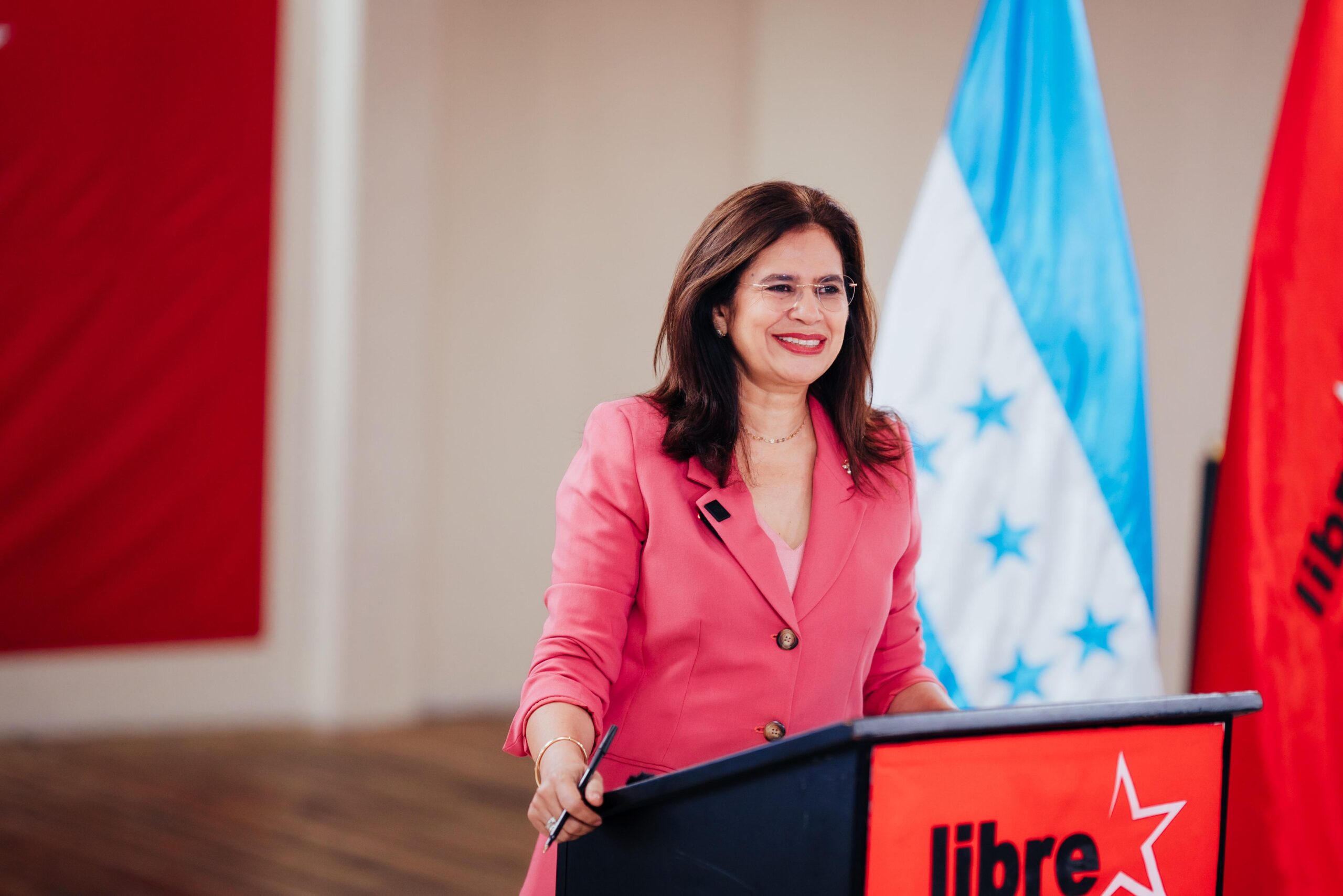 Funcionarios hondureños respaldan declaraciones de candidata presidencial