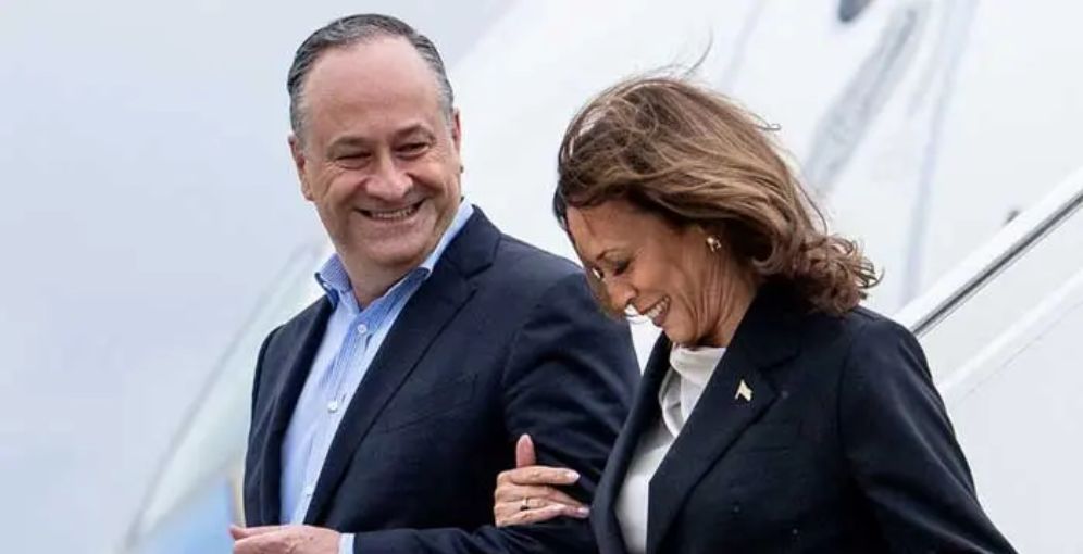 Trump despide al esposo de Kamala Harris del patronato del Museo del Holocausto