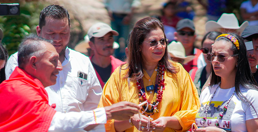 Rixi Moncada visita comunidad maya chortí en Copán Ruinas