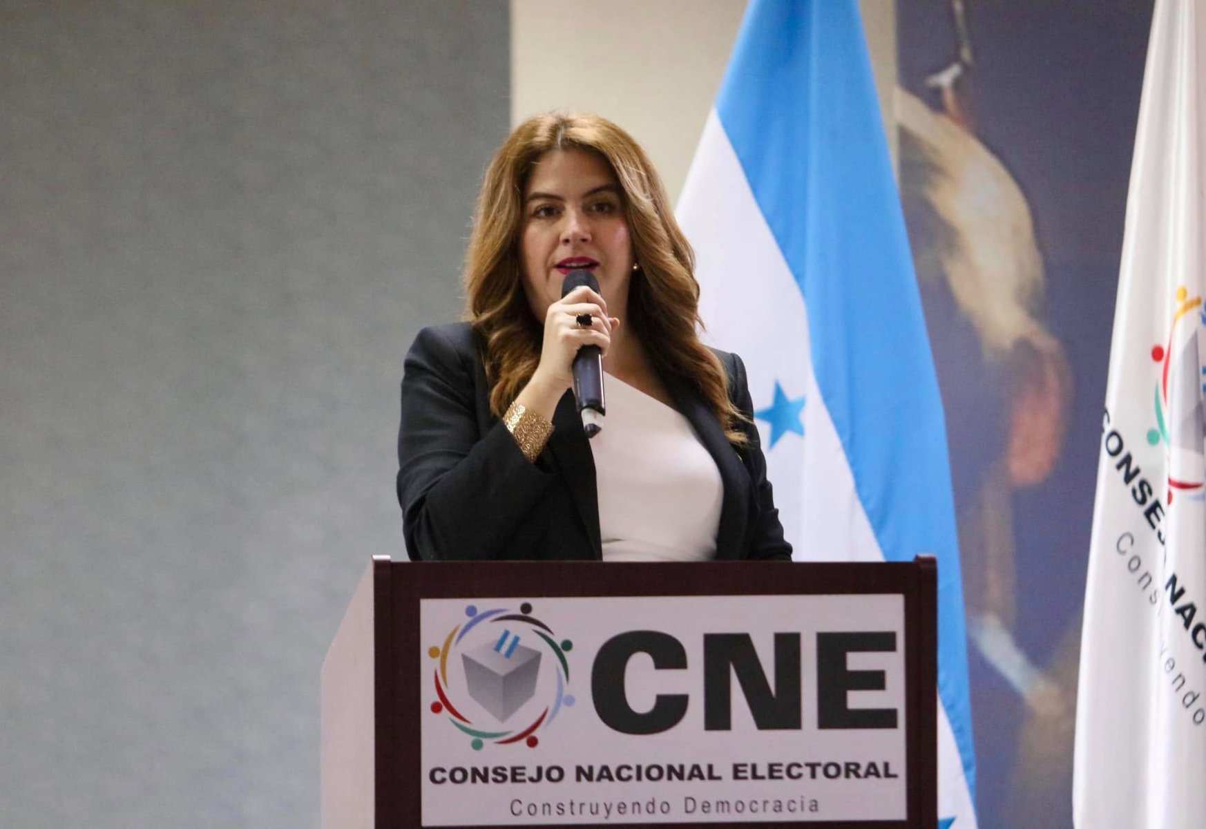 Cossette López: “Montar unas elecciones generales está muy difícil desde el CNE”