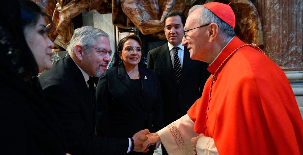 Xiomara Castro se reúne con el Secretario de Estado del Vaticano