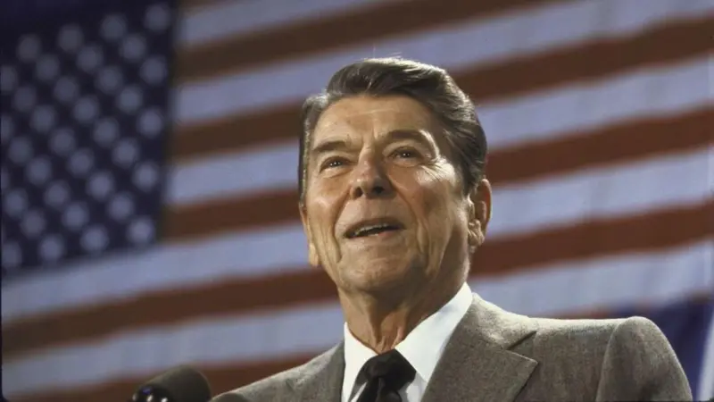 Por qué Ronald Reagan decidió hacer una amnistía para regularizar a 3 millones de migrantes en EE.UU.