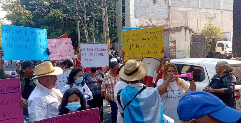 Pacientes renales protestan en Comayagüela contra intento de derogar Ley Renal