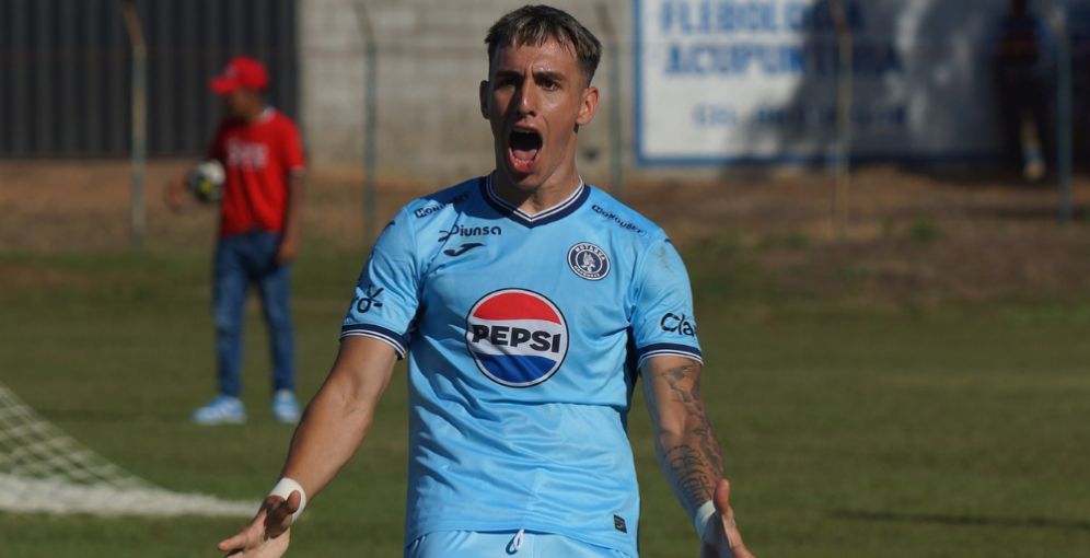 Hat-trick de Auzmendi impulsa al Motagua en el repechaje: histórico triplete y ventaja ante Génesis