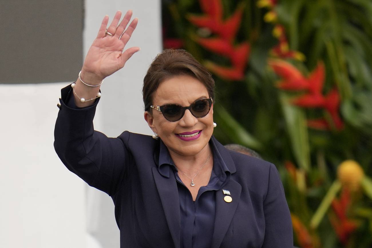 Xiomara Castro saluda al Papa León XIV destacando su compromiso con la justicia social