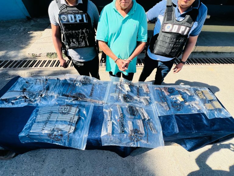 Capturan a una persona en allanamiento y decomisan arsenal en Tocoa, Colón