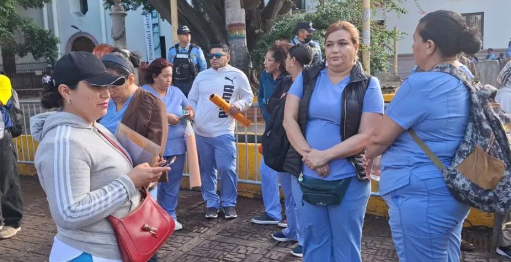 Enfermeros protestan en bulevar Suyapa exigiendo respeto a sus derechos laborales y cumplimiento de sentencia
