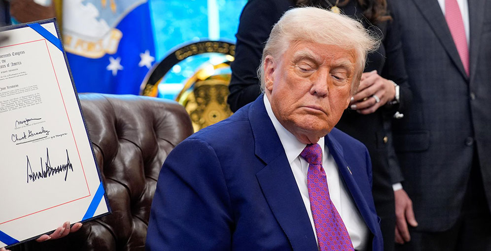 Trump firma orden para reducir hasta un 80 % el precio de medicamentos en EE.UU.