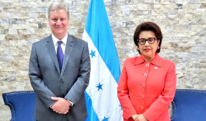 La extradición, el tema central de la visita del encargado de negocios de EEUU a la presidenta de la CSJ