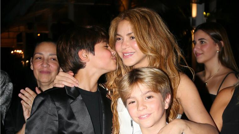 Hijos de Shakira debutan en la música con ‘The One’ y emocionan a la cantante en su presentación en Miami