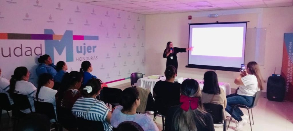 Operación Nacional V promueve capacitación sobre violencia silenciosa a mujeres en Choluteca