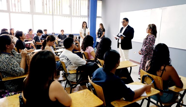 FEPRODDHH capacita a estudiantes de periodismo en libertad de expresión y ética profesional en Tegucigalpa