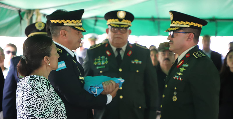 Fuerzas Armadas rinden homenaje póstumo al coronel retirado José Martínez Amador