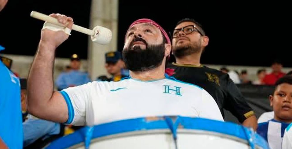 Luis Redondo apoya desde las gradas mientras Honduras avanza a la ronda final del Mundial United 2026