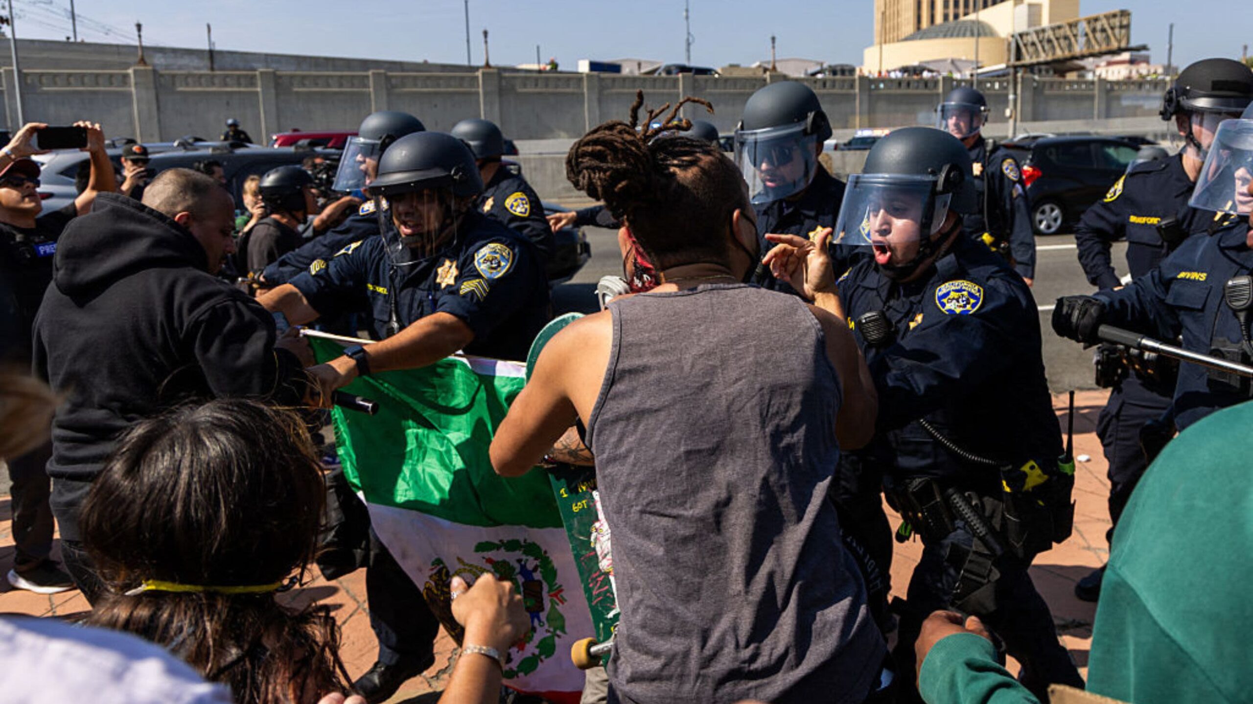 ICE realiza redadas en granjas de California causando pánico entre trabajadores agrícolas, muchos hondureños entre ellos