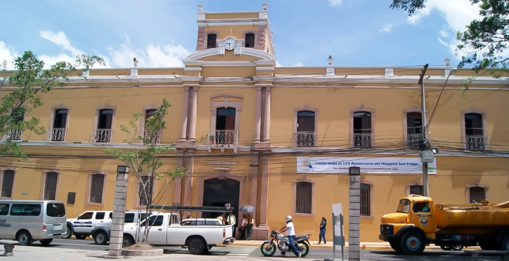 Pacientes hacen largas filas en el Hospital San Felipe tras suspensión de asambleas informativas