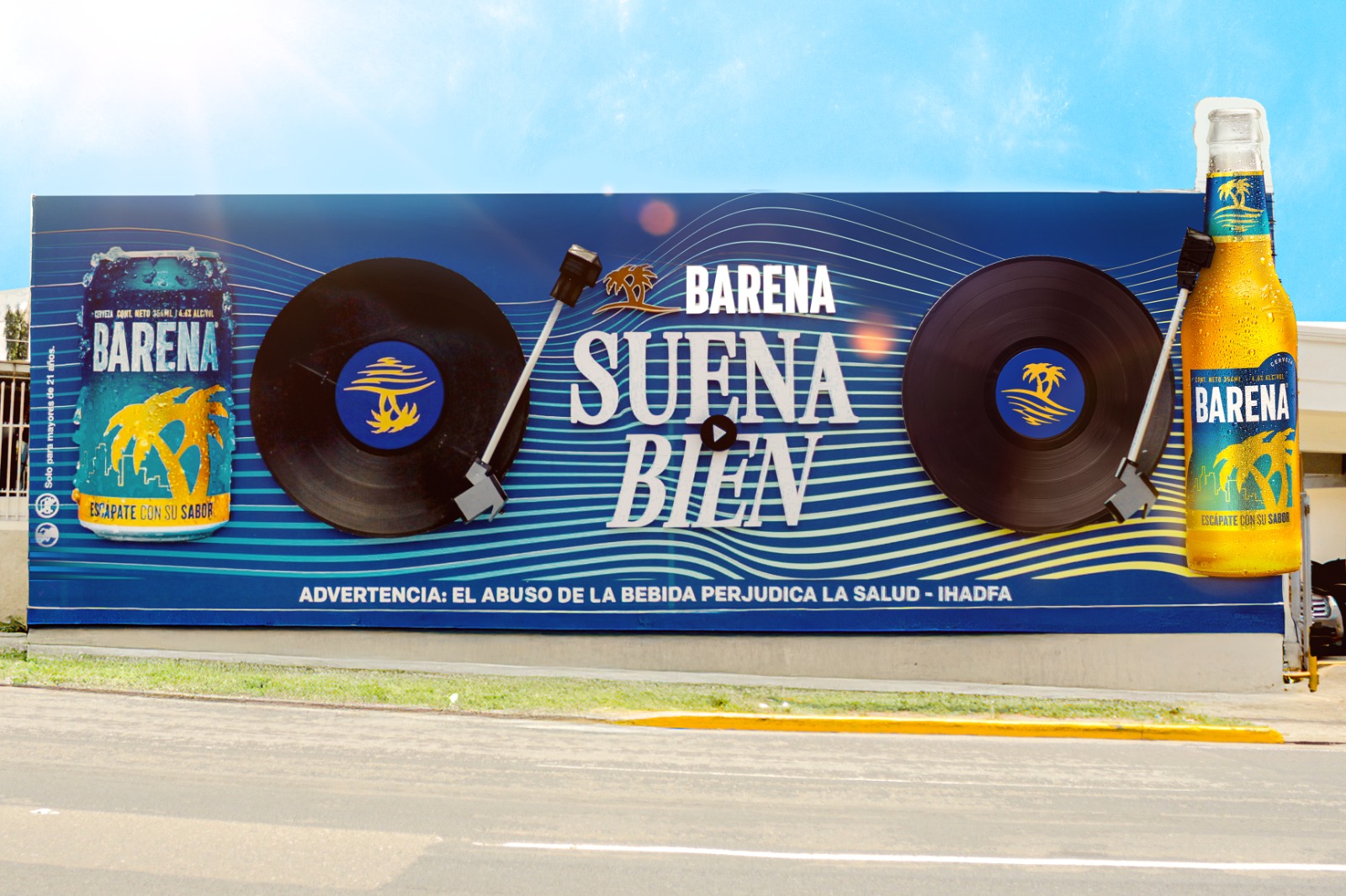 Barena presenta su nueva innovación en una valla publicitaria como parte del lanzamiento de su campaña “Barena Suena Bien”