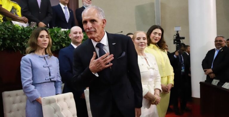 Presidente Asfura sanciona decretos aprobados por el Congreso Nacional