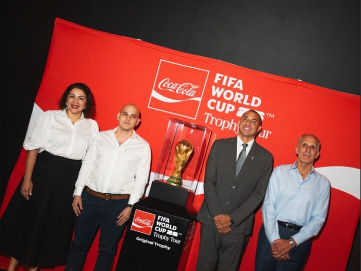 El Trofeo Original de la Copa Mundial de la FIFA™ desata euforia en San Pedro Sula con miles de fans hondureños