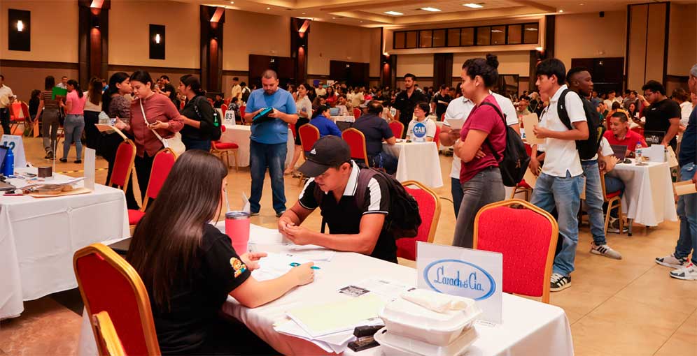 Feria laboral atrae miles hondureños